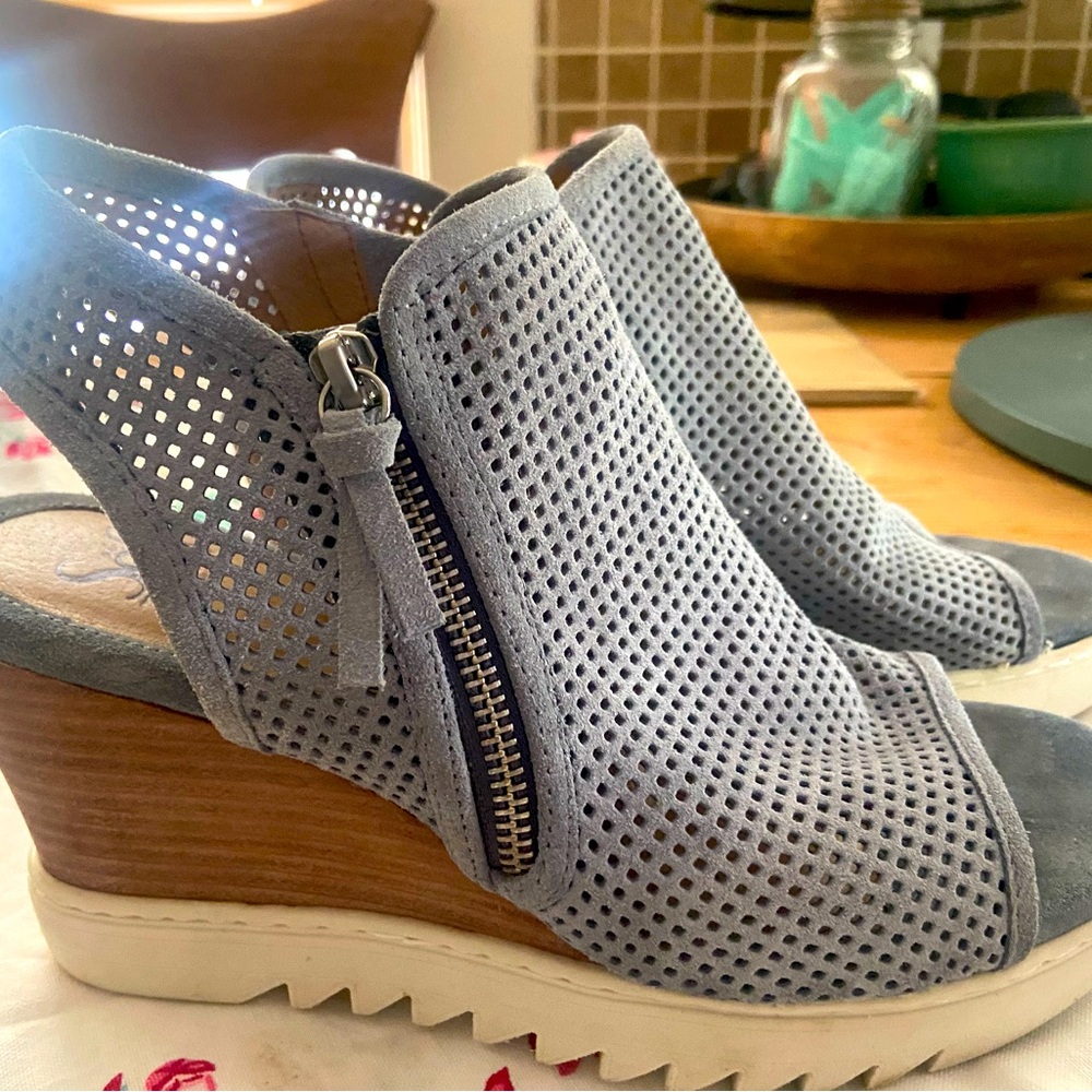 Gorgeous, comfortable, retro wedges.